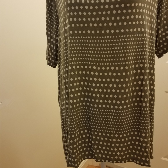 Chico's polka dot top in fatigue green & white - Picture 2 of 7